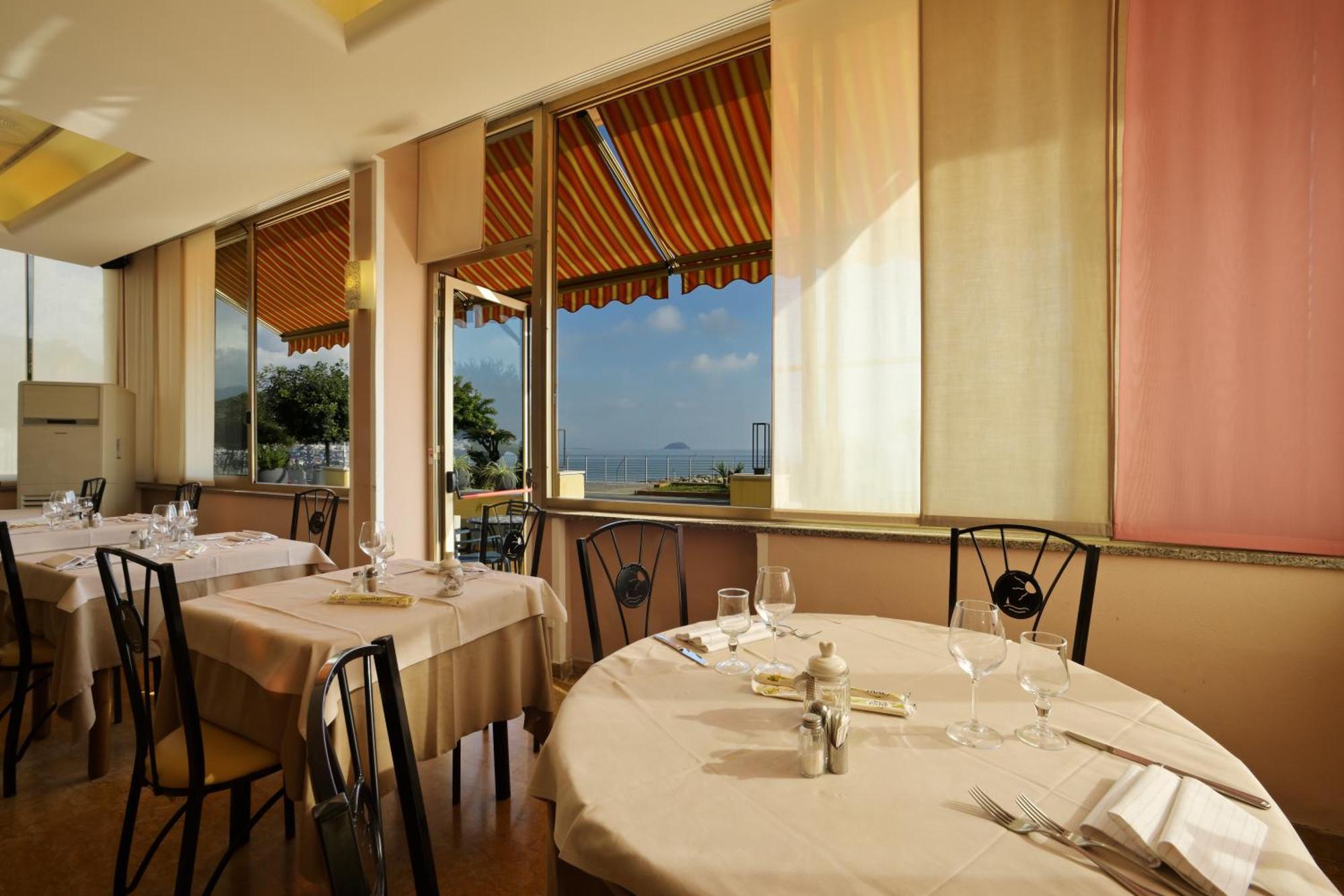 Hotel Delfino Лайгуэлья Экстерьер фото