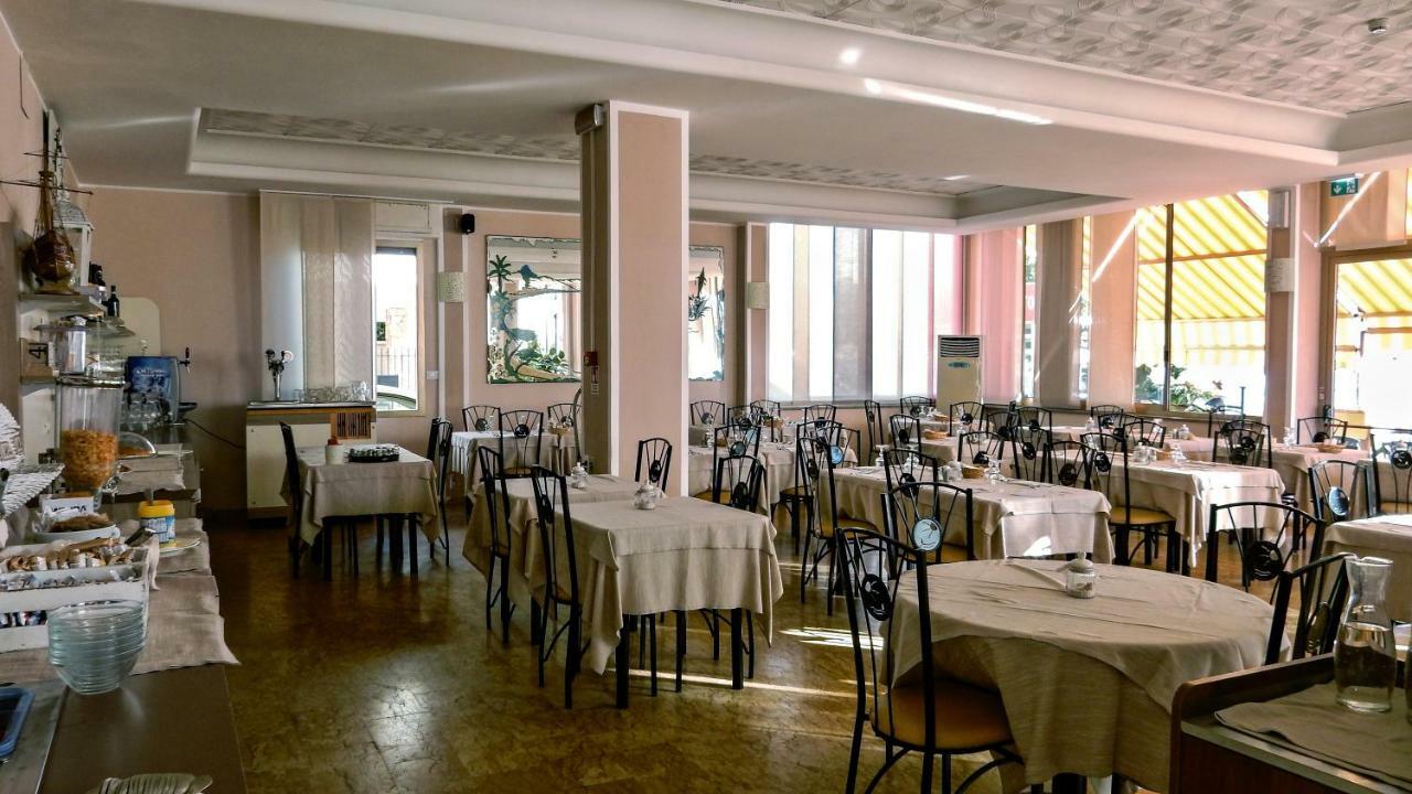 Hotel Delfino Лайгуэлья Экстерьер фото
